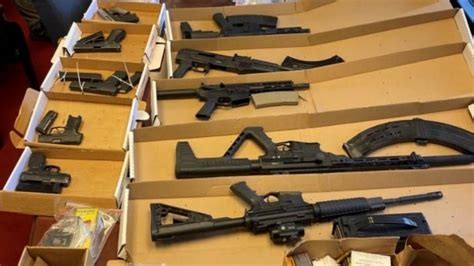 400 arrests, 100 guns seized from federal operation in Illinois